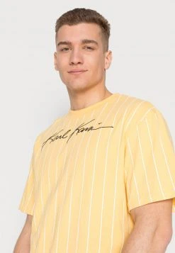 Am billigsten 🧨 Karl Kani AUTOGRAPH PINSTRIPE TEE UNISEX - T-Shirt Print - Yellow 🔥 -Karl Kani Verkäufe 00a8aea982d34d6484864d5355ac9e4d