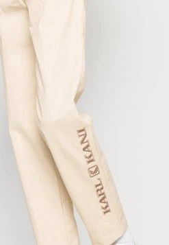 Bestes Angebot ✨ Karl Kani RETRO STRAIGHT LEG PANTS SAND - Chino - Sand, Herren 👏 -Karl Kani Verkäufe 024037d7285c435c917aba1ed908ddc9