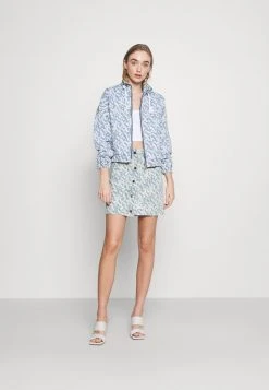 Brandneu 🌟 Karl Kani SKIRT - Minirock - Light Blue, Damen 🤩 13 Brandneu 🌟 Karl Kani SKIRT - Minirock - Light Blue, Damen 🤩 -Karl Kani Verkäufe 061b4bf7820149a7a79a741276a4c066