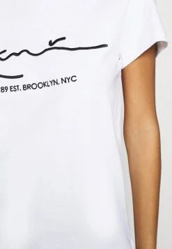 Beste Bewertungen von 🥰 Karl Kani SIGNATURE TEE - T-Shirt Print - White, Damen ❤️ -Karl Kani Verkäufe 09359a5f4f0245c9b5e5468060c6b117