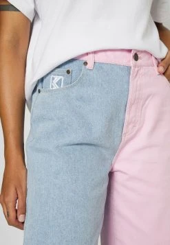 Coupon ❤️ Karl Kani BLOCK WIDE LEG PANTS - 🔥 Jeans Relaxed Fit - Rose/blue, Damen 😀 20 Coupon ❤️ Karl Kani BLOCK WIDE LEG PANTS - 🔥 Jeans Relaxed Fit - Rose/blue, Damen 😀 -Karl Kani Verkäufe 0cbf194665f5443491c4dad7b443b903