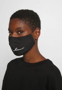 Besorgen 🔥 Karl Kani SIGNATURE FACE MASK - Stoffmaske - Black, Unisex 😉 -Karl Kani Verkäufe 0f4126affeda4c92bc2a065a984e6271