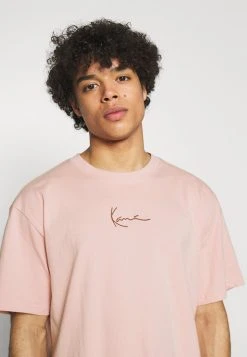 Billig 💯 Karl Kani SMALL SIGNATURE TEE UNISEX - T-Shirt Print - Rose ⭐ -Karl Kani Verkäufe 0f60e9389821430583388a61338c67dd