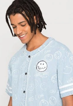 Besorgen ⭐ KARL KANI X SMILEY® OG ⚾ BASEBALL SHIRT - Hemd - Bleached Blue, Herren 🔥 -Karl Kani Verkäufe 12ef26640351497b809cf513a3801bc1