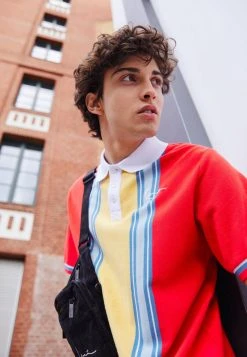 Brandneu ✨ Karl Kani CHEST SIGNATURE STRIPE TEE - Poloshirt - Red, Herren ❤️ -Karl Kani Verkäufe 17c916651c8e4a0ba694b0a67376a506