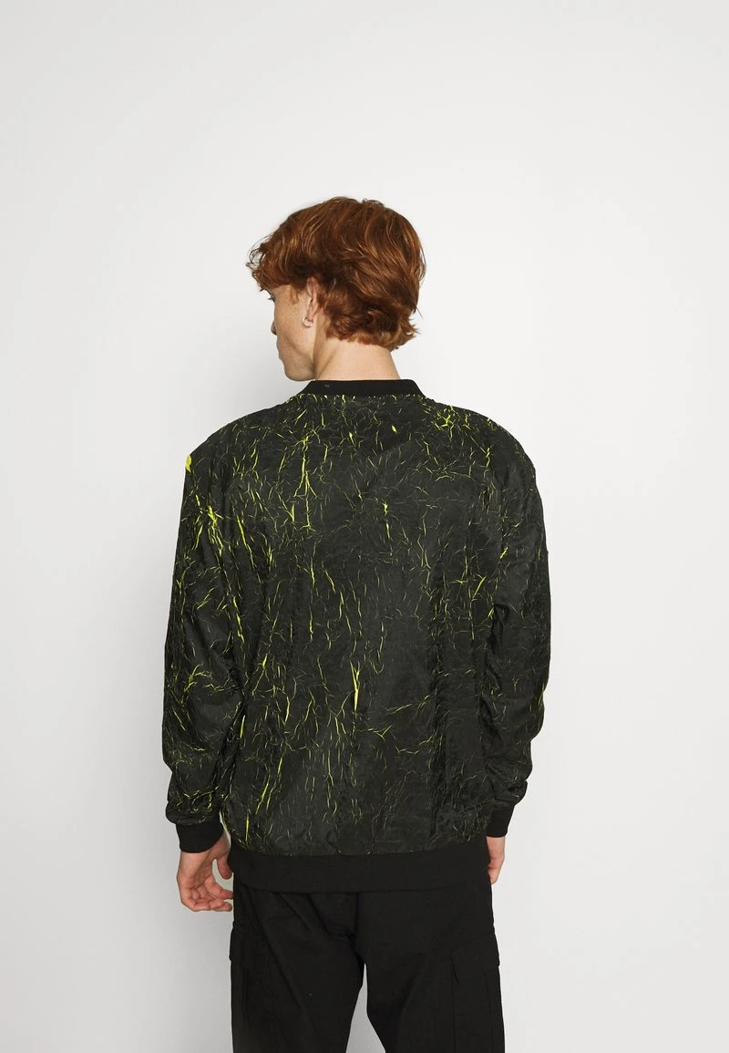 Besorgen ❤️ Karl Kani UNISEX SMALL SIGNATURE NEON CREW - Sweatshirt - Black ⭐ 5 Besorgen ❤️ Karl Kani UNISEX SMALL SIGNATURE NEON CREW - Sweatshirt - Black ⭐ – Bild 3