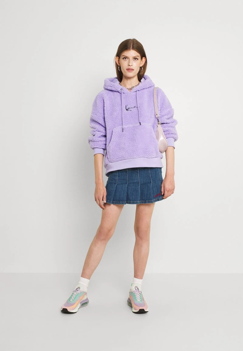 Großhandel 😀 Karl Kani SIGNATURE HOODIE - Kapuzenpullover - Lila, Damen 🛒 4 Großhandel 😀 Karl Kani SIGNATURE HOODIE - Kapuzenpullover - Lila, Damen 🛒 – Bild 2