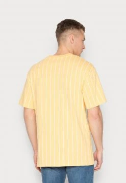 Am billigsten 🧨 Karl Kani AUTOGRAPH PINSTRIPE TEE UNISEX - T-Shirt Print - Yellow 🔥 -Karl Kani Verkäufe 1a9b0a4828484337b33a74b5da29f7f8