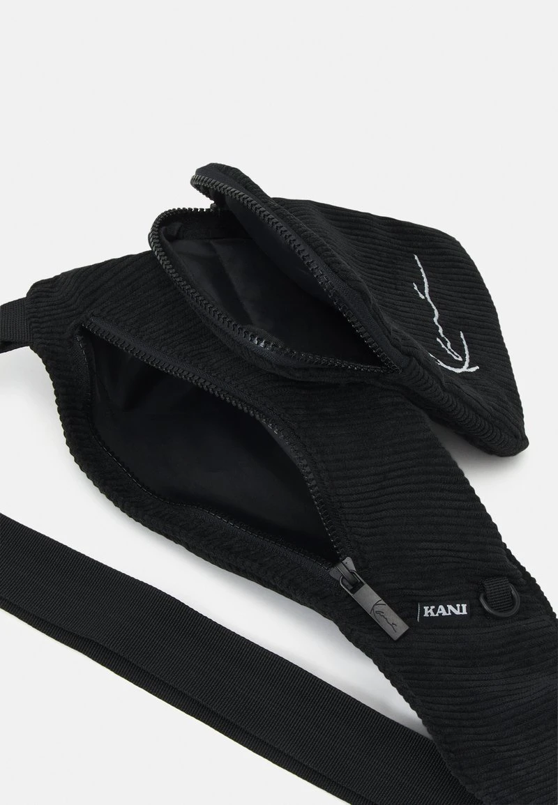 Blitzangebot 🌟 Karl Kani SIGNATURE CROSSBODY BAG UNISEX - Gürteltasche - Black 🌟 5 Blitzangebot 🌟 Karl Kani SIGNATURE CROSSBODY BAG UNISEX - Gürteltasche - Black 🌟 – Bild 3