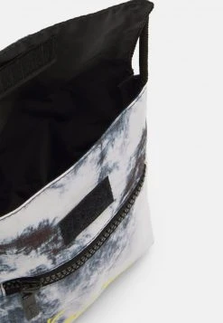 Blitzangebot ⌛ Karl Kani SIGNATURE TIE DYE POUCH BAG UNISEX - Umhängetasche - Black 💯 -Karl Kani Verkäufe 1eb3bc002d6c48758b749c20497f0ed4