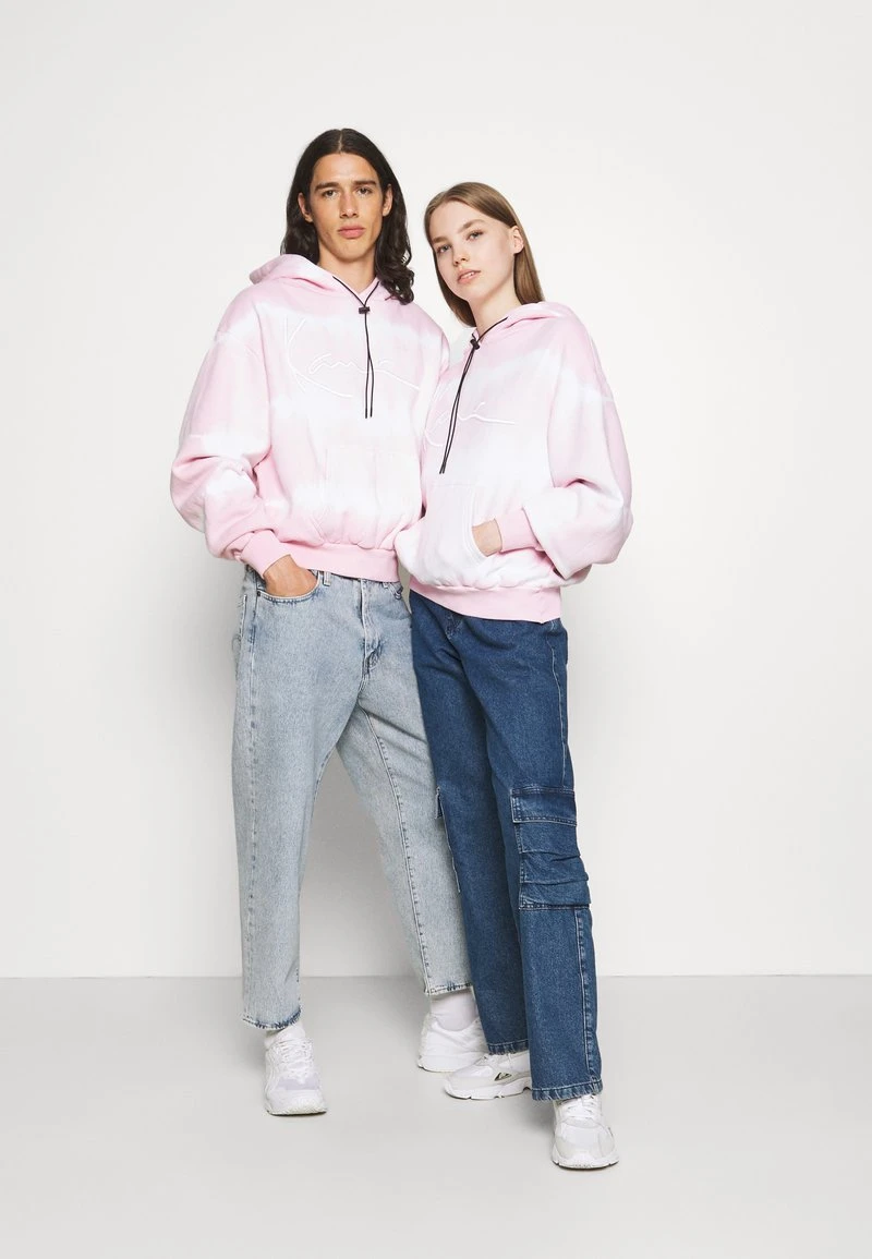 Budget 🌟 Karl Kani SIGNATURE TIP DYE HOODIE UNISEX - Sweatjacke - Rose 🎉 4 Budget 🌟 Karl Kani SIGNATURE TIP DYE HOODIE UNISEX - Sweatjacke - Rose 🎉 – Bild 2