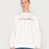 Coupon ✔️ Karl Kani UNISEX AUTOGRAPH PINSTRIPE CREW - Sweatshirt - Red 🔔 -Karl Kani Verkäufe 23986d9d31eb4509b4ddbc7461941ad2