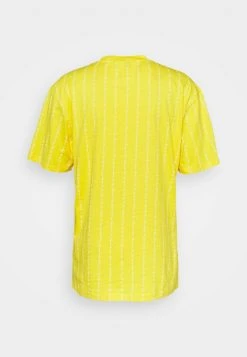 Rabatt ✔️ Karl Kani SIGNATURE LOGO PINSTRIPE TEE UNISEX - T-Shirt Print - Yellow ✨ -Karl Kani Verkäufe 247472fb99dc4ec1b6ccc4b3b25a581a