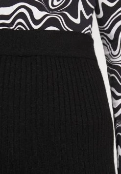 Top 10 🥰 Karl Kani RETRO SLIT - Leggings - Hosen - Black, Damen ⭐ -Karl Kani Verkäufe 293f7bd623634c96b5c078a561d4467c