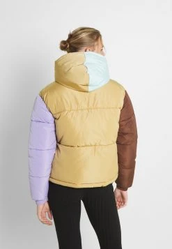 Coupon 😍 Karl Kani RETRO BLOCK HOODED PUFFER JACKET - Winterjacke - Sand, Damen ⌛ -Karl Kani Verkäufe 2fe5089af156400ba1c0b48264a33e03