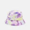 Budget ✔️ Karl Kani SIGNATURE TIE DYE BUCKET HAT - Hut - Lilac/yellow, Herren ❤️