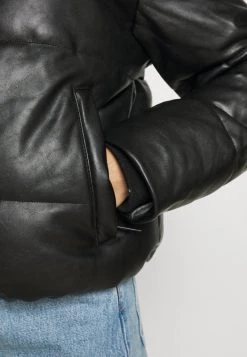 Schlussverkauf ✔️ Karl Kani RETRO PUFFER JACKET - Winterjacke - Black, Damen ✨ -Karl Kani Verkäufe 2fff992a643c44e0894ab9cb1c19cb03