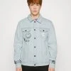 Billig ❤️ KARL KANI X SMILEY® RETRO SCRIBBLE JACKET UNISEX - 🧨 Jeansjacke - Bleached Blue ✨ -Karl Kani Verkäufe 3127ef203e2a4d58bf45a32f99053027