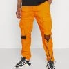 Besorgen 😀 Karl Kani SIGNATURE CRINCLE PANTS UNISEX - Cargohose - Orange ✨ -Karl Kani Verkäufe 315005373928440491f04149ff41f5d5