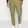 Rabatt ⭐ Karl Kani RETRO WASHED PANTS - Cargohose - Dark Green, Herren ✔️ -Karl Kani Verkäufe 344b144233d240dab0336f81d10b5c9d