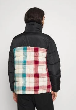 Großhandel ✔️ Karl Kani RETRO BLOCK PUFFER JACKET UNISEX - Winterjacke - Multicolor ❤️ -Karl Kani Verkäufe 365a4d0cfb054625837e8c5f82934224