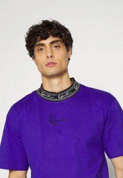 Großhandel 🎉 Karl Kani SMALL SIGNATURE TAPE TEE UNISEX - T-Shirt Print - Lilac ✨ -Karl Kani Verkäufe 3962e308072f48d0bada2618132eb761