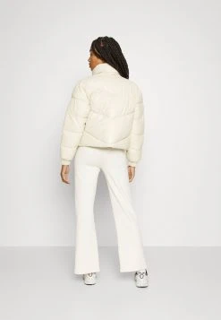 Billig 🧨 Karl Kani CHEST SIGNATURE PUFFER JACKET - Winterjacke - Light Sand, Damen ❤️ -Karl Kani Verkäufe 3c155915bc0a412ab839eef7fdd2419d