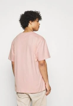 Billig 💯 Karl Kani SMALL SIGNATURE TEE UNISEX - T-Shirt Print - Rose ⭐ -Karl Kani Verkäufe 3e38653250ce4fda87174b603bee23a6