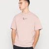 Beste Bewertungen von 🔔 Karl Kani SMALL SIGNATURE WASHED TEE - T-Shirt Basic - Rose, Unisex 🔔 -Karl Kani Verkäufe 40418ffb0bc3419380112a09c4b2f2c9