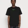Top 10 🎉 Karl Kani SMALL SIGNATURE TEE UNISEX - T-Shirt Print - Black 🛒 -Karl Kani Verkäufe 419b8e6e294845f1882d488d31f31757