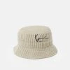 Aktion 😉 Karl Kani SIGNATURE FUZZY BUCKET HAT UNISEX - Hut - Sand 😀 -Karl Kani Verkäufe 45b5c0edf6a3490298da32463bb0c512
