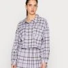 Schlussverkauf 😍 Karl Kani CHEST SIGNATURE SHORT CHECK - Leichte Jacke - Purple, Damen ✨ -Karl Kani Verkäufe 47646500a4844005bb508a576cbcc869