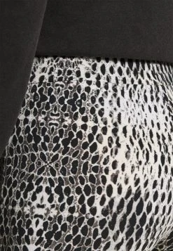 Budget ⭐ Karl Kani SMALL SIGNATURE SNAKE CYCLING - Shorts - White, Damen 🔔 11 Budget ⭐ Karl Kani SMALL SIGNATURE SNAKE CYCLING - Shorts - White, Damen 🔔 -Karl Kani Verkäufe 50c3dcfdfd924486a105c55f99917525