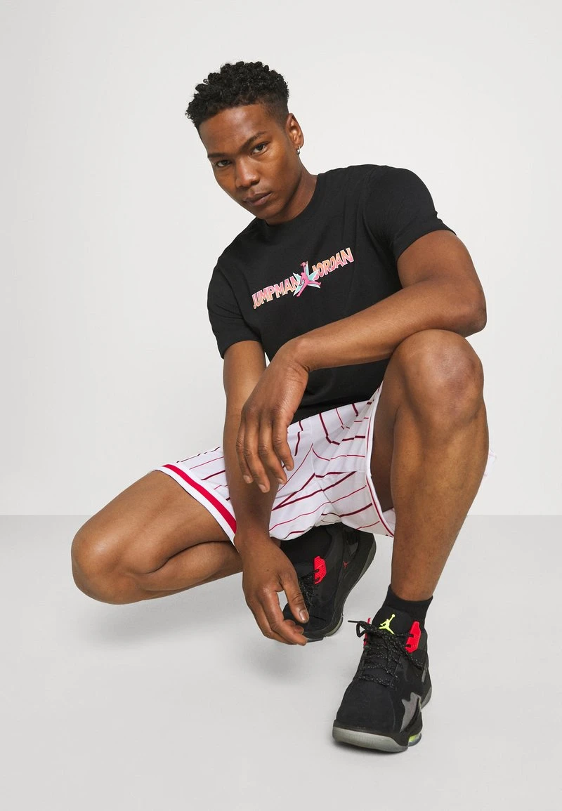 Auslauf 🤩 Karl Kani SMALL SIGNATURE PINSTRIPE - Shorts - White, Herren ❤️ 6 Auslauf 🤩 Karl Kani SMALL SIGNATURE PINSTRIPE - Shorts - White, Herren ❤️ – Bild 4