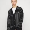 Am billigsten ✔️ Karl Kani PINSTRIPE CARDIGAN - Strickjacke - Cream, Unisex ❤️ -Karl Kani Verkäufe 56aa034b8a64458d9d46cf9c366da1bb