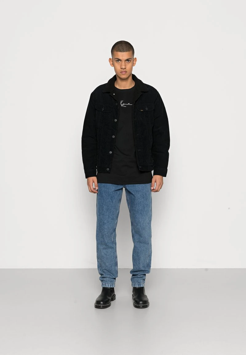 Am billigsten 🎁 Karl Kani SMALL SIGNATURE TAPERED FIVE POCKET - Jeans Tapered Fit - Vintage Indigo, Herren 🔔 4 Am billigsten 🎁 Karl Kani SMALL SIGNATURE TAPERED FIVE POCKET - Jeans Tapered Fit - Vintage Indigo, Herren 🔔 – Bild 2