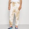 Schlussverkauf 🔥 Karl Kani SIGNATURE TIE DYE UNISEX - Jogginghose - White ⭐ 1 Schlussverkauf 🔥 Karl Kani SIGNATURE TIE DYE UNISEX - Jogginghose - White ⭐ -Karl Kani Verkäufe 577e59acd4e5447da289885949536f42