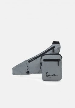 Budget 👏 Karl Kani SIGNATURE REFLECTIVE CROSSBODY BAG - Umhängetasche - Silver, Unisex ✔️