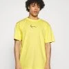 Großhandel ✔️ Karl Kani SMALL SIGNATURE WASHED TEE UNISEX - T-Shirt Print - Light Yellow 😀 1 Großhandel ✔️ Karl Kani SMALL SIGNATURE WASHED TEE UNISEX - T-Shirt Print - Light Yellow 😀 -Karl Kani Verkäufe 5e4698953df44c48893c14b68e3e1db7