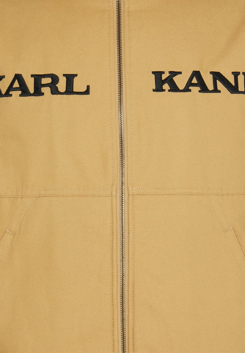 Rabatt ⭐ Karl Kani RETRO HOODED JACKET UNISEX - Kunstlederjacke - Sand 😉 5 Rabatt ⭐ Karl Kani RETRO HOODED JACKET UNISEX - Kunstlederjacke - Sand 😉 – Bild 3