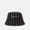 Bester Verkauf ⭐ Karl Kani SIGNATURE PINSTRIPE BUCKET HAT UNISEX - Hut - Black ⌛ -Karl Kani Verkäufe 71ac02728a044aea80260a8a9277fdc3