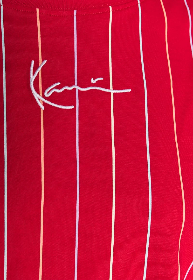 Budget 🥰 Karl Kani SMALL SIGNATURE SHORT PINSTRIPE TEE - T-Shirt Print - Red, Damen ✔️ 7 Budget 🥰 Karl Kani SMALL SIGNATURE SHORT PINSTRIPE TEE - T-Shirt Print - Red, Damen ✔️ – Bild 5