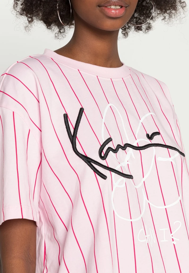 Bester Verkauf ✔️ Karl Kani SIGNATURE CROP TEE - T-Shirt Print - Rose, Damen 🌟 7 Bester Verkauf ✔️ Karl Kani SIGNATURE CROP TEE - T-Shirt Print - Rose, Damen 🌟 – Bild 5