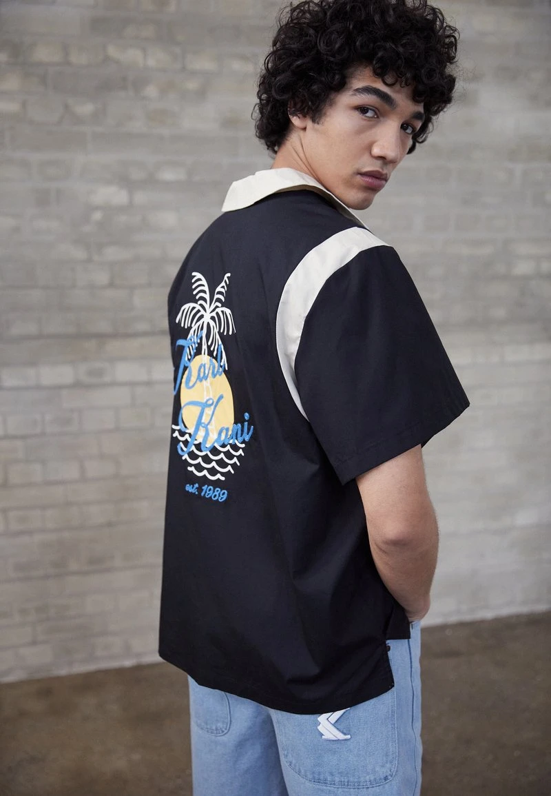 Coupon ❤️ Karl Kani BOWLING SHIRT - Hemd - Black, Herren 👍 3 Coupon ❤️ Karl Kani BOWLING SHIRT - Hemd - Black, Herren 👍