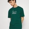 Brandneu 😍 Karl Kani UNISEX SIGNATURE TEE - T-Shirt Print - Green ❤️ -Karl Kani Verkäufe 74776ce34d394b8497fd6583e8780ec6
