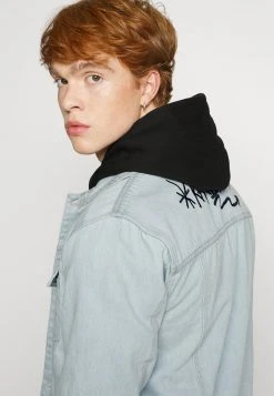 Billig ❤️ KARL KANI X SMILEY® RETRO SCRIBBLE JACKET UNISEX - 🧨 Jeansjacke - Bleached Blue ✨ 12 Billig ❤️ KARL KANI X SMILEY® RETRO SCRIBBLE JACKET UNISEX - 🧨 Jeansjacke - Bleached Blue ✨ -Karl Kani Verkäufe 764e6ebfffe444b3b5af5025e23fe866