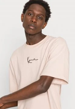 Bestpreis ⭐ Karl Kani SIGNATURE TEE UNISEX - T-Shirt Basic - Taupe ✔️ -Karl Kani Verkäufe 78f212f563ba4fcdb7ac554b5f83e06d