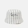 Neu 🛒 Karl Kani SIGNATURE PINSTRIPE BUCKET HAT UNISEX - Hut - White ⭐