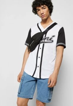 Beste Bewertungen von 🔥 Karl Kani RETRO CARGO SHORTS VINTAGE - Shorts - Vintage Mid Blue, Herren ⭐ -Karl Kani Verkäufe 794f08246421439f96c672534cbfe25b