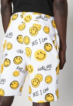 Rabatt 🎉 KARL KANI X SMILEY® SMALL SIGNATURE UNISEX - Shorts - White 😉 -Karl Kani Verkäufe 7cb74dd4a6884505b129aa4f7a3a6224